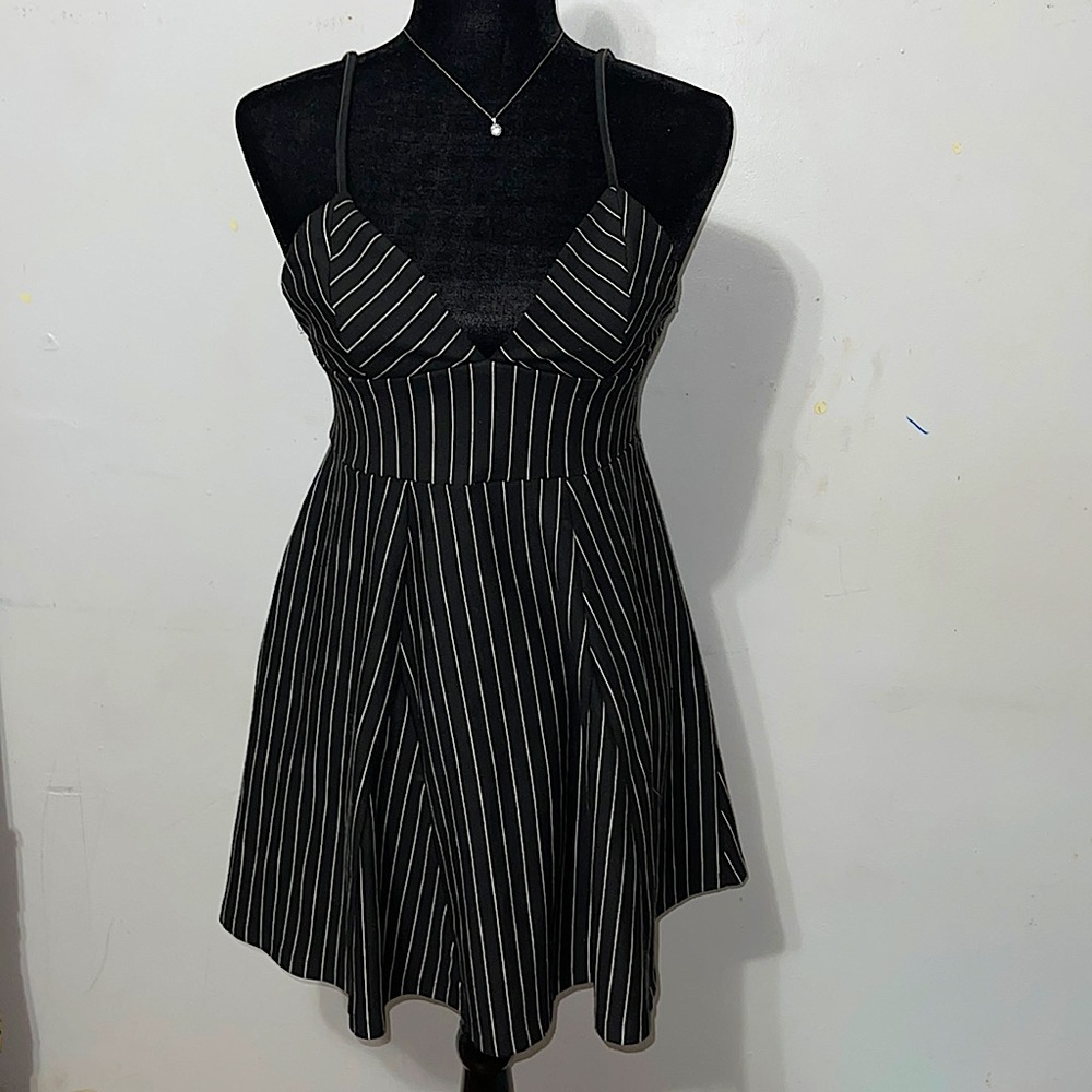 Adorable Black & White Striped Dress ♠️🔲
